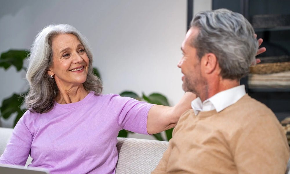 Graues Haar bekämpfen mit Greyverse und Darkenyl